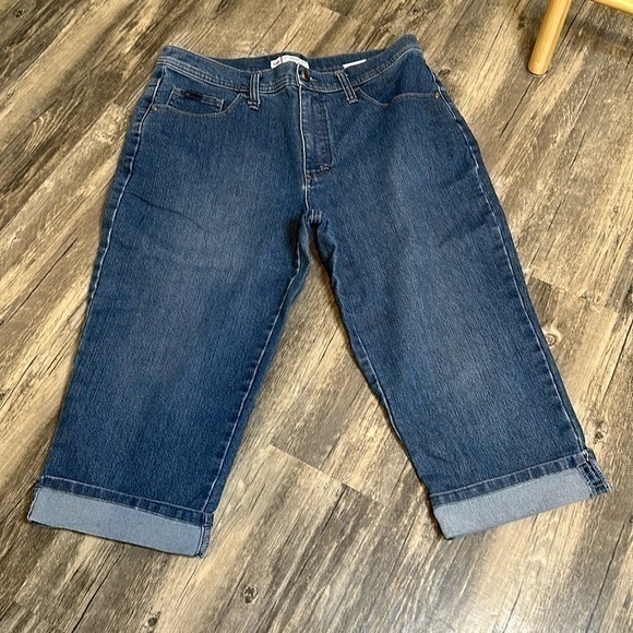 Lee‎ classic Fit size 10 cuffed cropped jeans - Picture 1 of 6